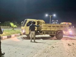 Cegah Kecelakaan, Dishub Kendari Tertibkan Timbunan Tanah di Jalan Lingkar Dalam