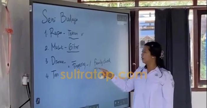 3.714 Sekolah di Sultra Terima Papan Interaktif Digital, 367 Terkendala Cuaca dan Geografis