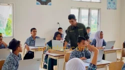 Siswa Sekolah Rakyat Menengah Pertama 25 Kendari Dibekali Laptop untuk Belajar Coding dan AI