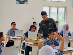 Siswa Sekolah Rakyat Menengah Pertama 25 Kendari Dibekali Laptop untuk Belajar Coding dan AI