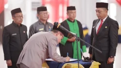 Plt Bupati Yosep Sahaka Lantik Rismanto Runda sebagai Sekda Koltim