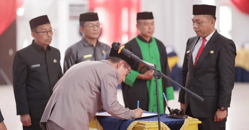 Plt Bupati Yosep Sahaka Lantik Rismanto Runda sebagai Sekda Koltim 1 Plt Bupati Yosep Sahaka Lantik Rismanto Runda sebagai Sekda Koltim