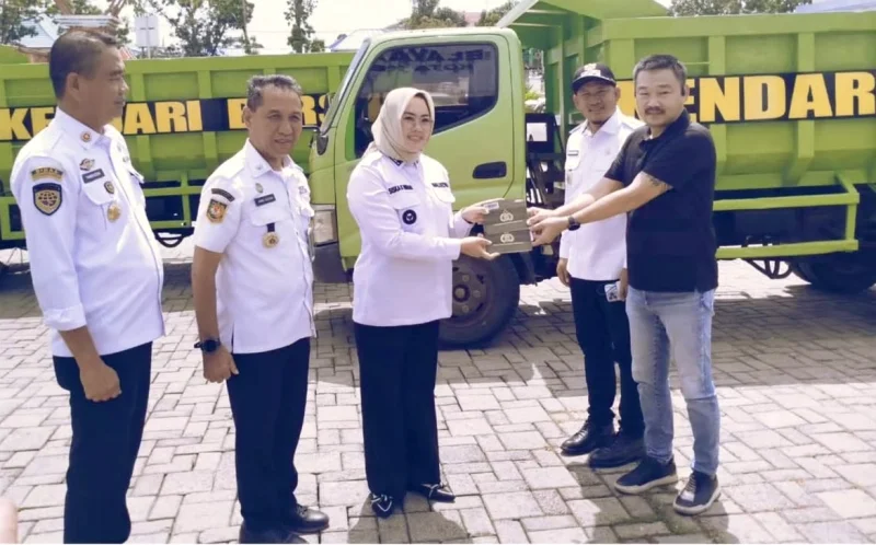 Pemkot Kendari Dapat Bantuan Dua Unit Armada Sampah dari PT ST Nikel 1 Pemkot Kendari Dapat Bantuan Dua Unit Armada Sampah dari PT ST Nikel