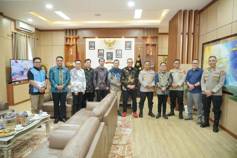 Pertamina Patra Niaga Regional Sulawesi Perkuat Sinergi Pengamanan Distribusi Energi Melalui Audiensi dengan Kapolda Sultra 1 Pertamina Patra Niaga Regional Sulawesi Perkuat Sinergi Pengamanan Distribusi Energi Melalui Audiensi dengan Kapolda Sultra