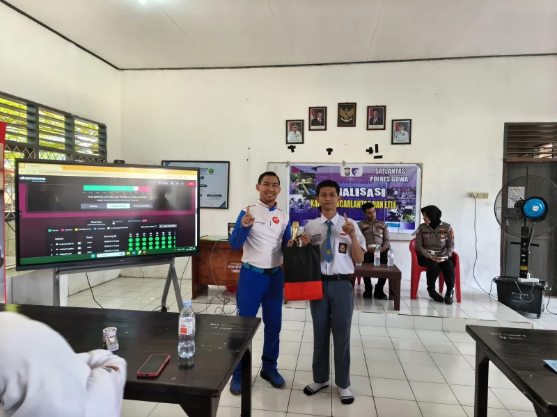 Asmo Sulsel Tanamkan Pentingnya Fokus dan Safety Check Berkendara di SMAN 9 Gowa 1 Asmo Sulsel Tanamkan Pentingnya Fokus dan Safety Check Berkendara di SMAN 9 Gowa