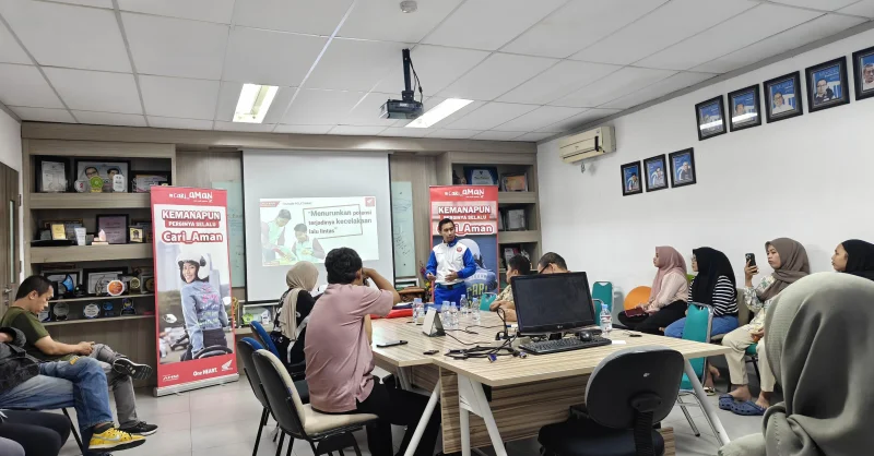 Asmo Sulsel Kembali Gelar Edukasi Safety Riding untuk Karyawan Tribun Timur