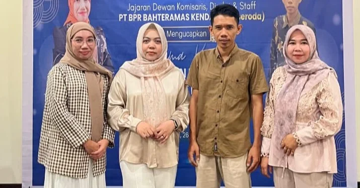 Bukber Sekaligus Perpisahan Karyawan, Ini Pesan Dirut BPR Bahteramas Kendari 3 Bukber Sekaligus Perpisahan Karyawan, Ini Pesan Dirut BPR Bahteramas Kendari