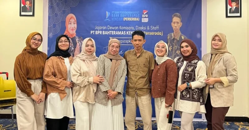 Bukber Sekaligus Perpisahan Karyawan, Ini Pesan Dirut BPR Bahteramas Kendari 4 Bukber Sekaligus Perpisahan Karyawan, Ini Pesan Dirut BPR Bahteramas Kendari