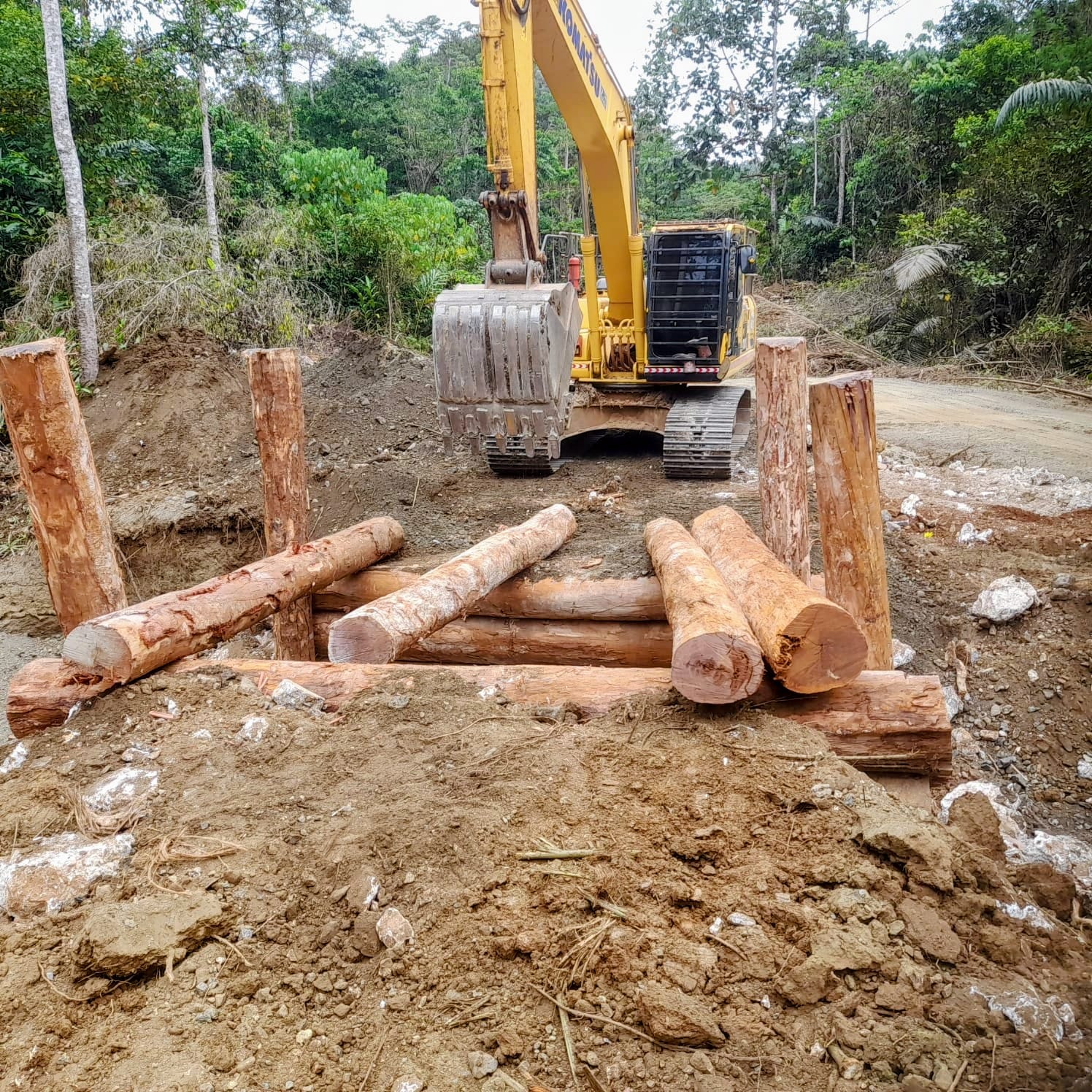 Urat Nadi Ekonomi Desa Dibuka: PT SCM Bangun Jalan Penghubung di Routa 3 Urat Nadi Ekonomi Desa Dibuka: PT SCM Bangun Jalan Penghubung di Routa