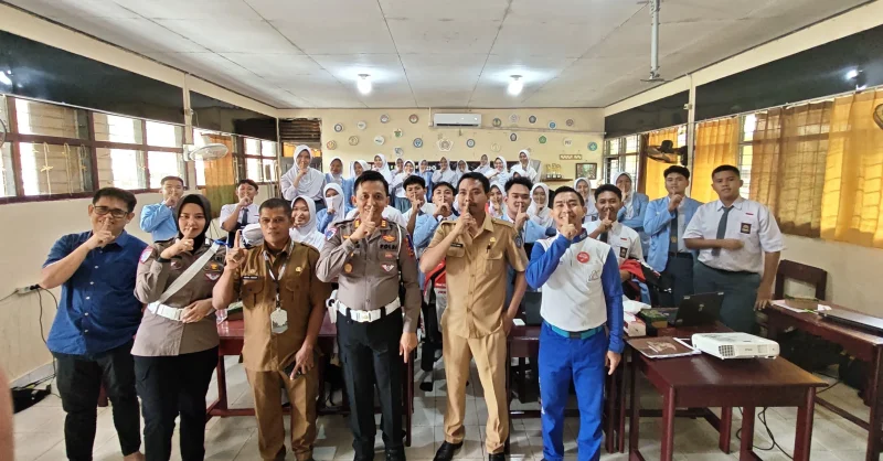 Asmo Sulsel Bersinergi dengan Polres Parepare Berikan Edukasi Safety Riding untuk Pelajar SMAN 5 Parepare 1 Asmo Sulsel Bersinergi dengan Polres Parepare Berikan Edukasi Safety Riding untuk Pelajar SMAN 5 Parepare