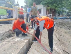 BPBD Muna Barat Salurkan Bantuan Air Bersih ke 12 Desa Kepulauan Terdampak Cuaca Ekstrem