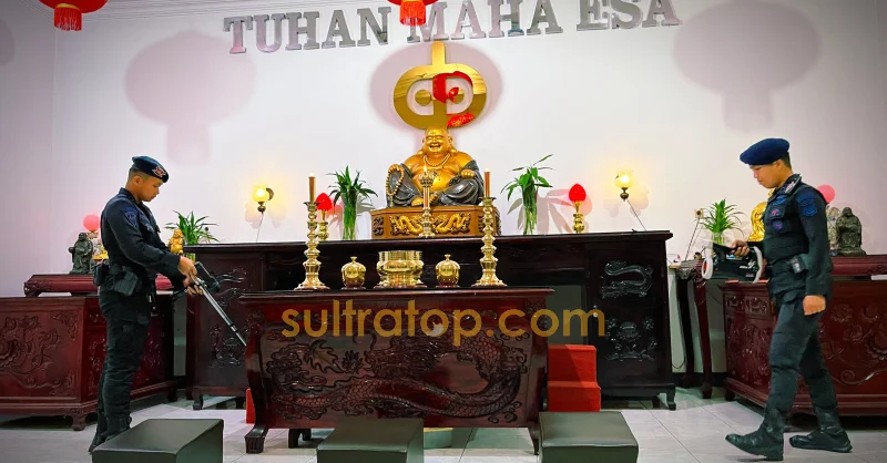 Imlek 2026 di Kendari Dijaga Ketat, Gegana Turun Sterilisasi Vihara Tekad Maitreya dan Eka Dharma 1 Imlek 2026 di Kendari Dijaga Ketat, Gegana Turun Sterilisasi Vihara Tekad Maitreya dan Eka Dharma