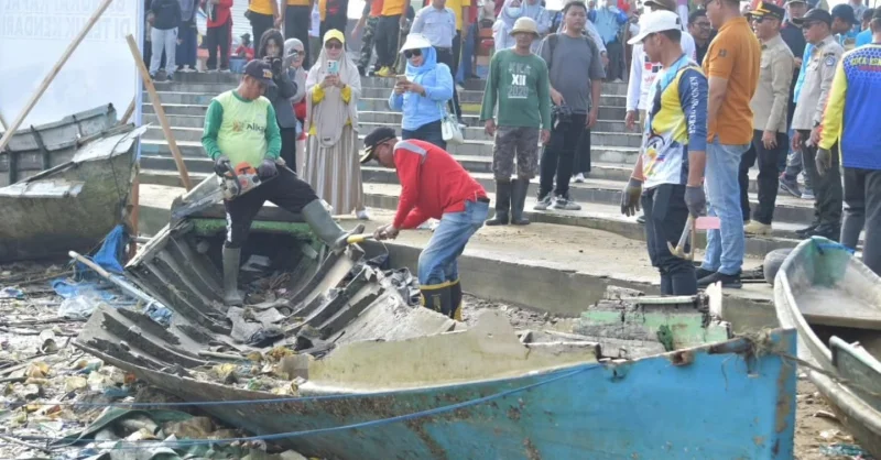 Bangkai Kapal Cemari Teluk Kendari, Pembersihan Resmi Dimulai