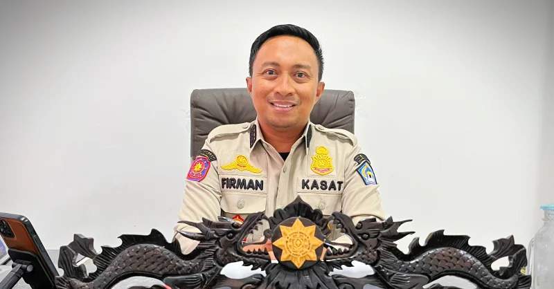 Jembatan Teluk Kendari Disterilkan dari Atribut Parpol dan Iklan, Satpol PP Tegakkan Perda 10/2014 3 Jembatan Teluk Kendari Disterilkan dari Atribut Parpol dan Iklan, Satpol PP Tegakkan Perda 10/2014