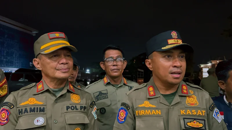 Satpol PP Kendari Patroli THM dan Penjual Miras, Pastikan Patuh Surat Edaran Wali Kota 1 Satpol PP Kendari Patroli THM dan Penjual Miras, Pastikan Patuh Surat Edaran Wali Kota