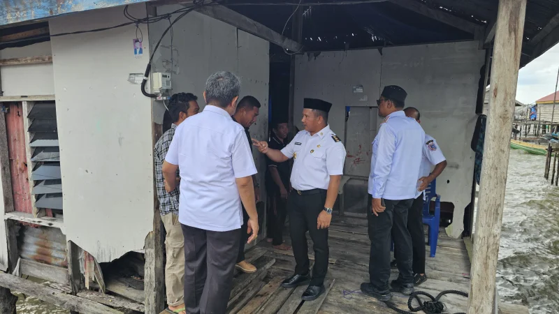 Cek Langsung Rumah Warga Muna Barat yang Memprihatinkan, La Ode Darwin Target Perbaikan Mulai April 2026 4 Cek Langsung Rumah Warga Muna Barat yang Memprihatinkan, La Ode Darwin Target Perbaikan Mulai April 2026