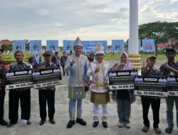 Semarak HUT ke-66 Konawe, BPR Bahteramas Serahkan CSR Motor Viar dan Rp50 Juta Bantuan Pertanian