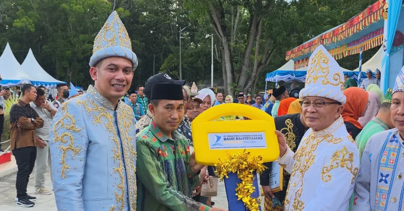 Semarak HUT ke-66 Konawe, BPR Bahteramas Serahkan CSR Motor Viar dan Rp50 Juta Bantuan Pertanian 3 Semarak HUT ke-66 Konawe, BPR Bahteramas Serahkan CSR Motor Viar dan Rp50 Juta Bantuan Pertanian