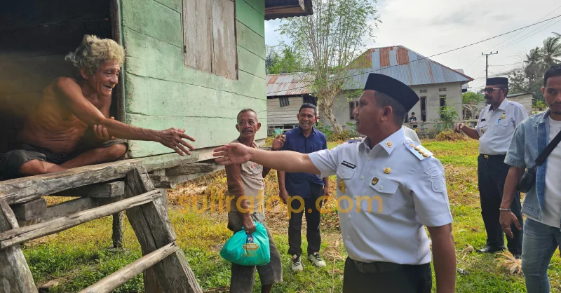 Bupati Muna Barat Kunjungi Rumah Tidak Layak Huni, Siapkan Bantuan Perbaikan dan Sembako 3 Bupati Muna Barat Kunjungi Rumah Tidak Layak Huni, Siapkan Bantuan Perbaikan dan Sembako
