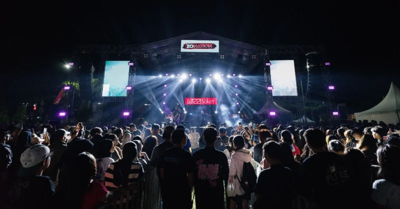 Asmo Sulsel Dukung Konser Vierratale & Wizz Baker di Toraja, Ribuan Penonton Tetap Antusias Meski Diguyur Hujan 1 Asmo Sulsel Dukung Konser Vierratale & Wizz Baker di Toraja, Ribuan Penonton Tetap Antusias Meski Diguyur Hujan