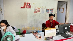 Lonjakan Belanja Online saat Ramadan, Kurir J&T di Kendari Kewalahan