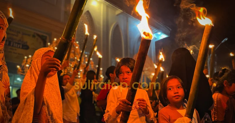 Malam Terakhir Ramadan di Kendari: Cahaya Obor dan Kebersamaan yang Tak Pernah Usang 3 Malam Terakhir Ramadan di Kendari: Cahaya Obor dan Kebersamaan yang Tak Pernah Usang