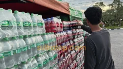 ‎Jelang Lebaran, Pedagang Minuman di Kendari Mengeluh: Pembeli Hanya Bertanya Lalu Pergi
