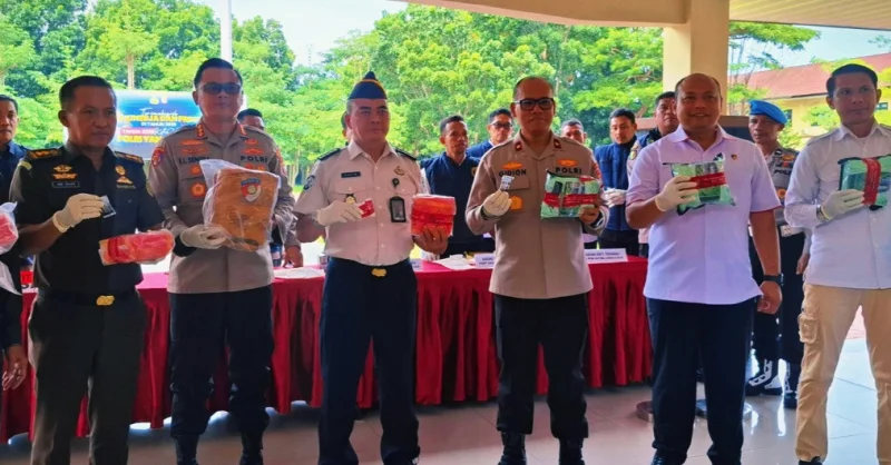 Polda Sultra Musnahkan 6,2 Kg Sabu dan 958 Gram Ganja, 63 Ribu Jiwa Terselamatkan 1 Polda Sultra Musnahkan 6,2 Kg Sabu dan 958 Gram Ganja, 63 Ribu Jiwa Terselamatkan