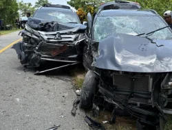 Kronologi Mobil Dinas Kadis Pariwisata dan Kadis Perpustakaan Provinsi Sultra Tabrakan dengan Truk Tangki di Buton