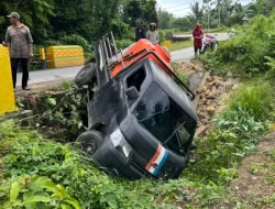 Pikap Berisi Tiga Remaja Tabrak Jembatan di Muna, Sopir Dilarikan ke RSUD Raha