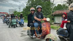 Deru Vespa di Jalanan Kendari: Konvoi Skuter Klasik Antar Santunan untuk Anak Yatim