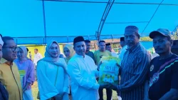 Golkar Sultra Buka Puasa Bersama Warga Tongkuno Raya, La Ode Darwin Bagikan 500 Paket Beras