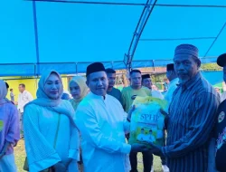 Golkar Sultra Buka Puasa Bersama Warga Tongkuno Raya, La Ode Darwin Bagikan 500 Paket Beras
