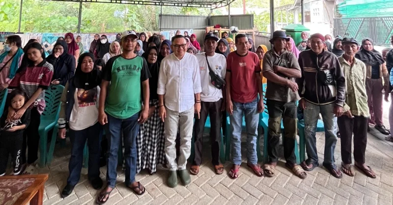 Jelang Lebaran, Jaelani Bantu Ratusan Warga Sultra dengan Beras dan Perlengkapan Ibadah 3 Jelang Lebaran, Jaelani Bantu Ratusan Warga Sultra dengan Beras dan Perlengkapan Ibadah
