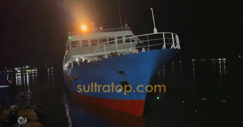 Kapal Uki Raya 23 Tujuan Raha Dipadati Penumpang, Sempat Miring dan Banyak Penumpang Gagal Berangkat 1 Kapal Uki Raya 23 Tujuan Raha Dipadati Penumpang, Sempat Miring dan Banyak Penumpang Gagal Berangkat