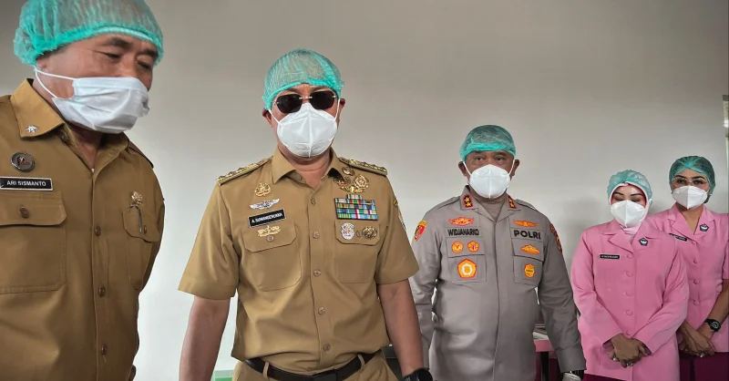 Gubernur Resmikan SPPG Polresta Kendari, Dinilai Terbaik dan Layak Jadi Percontohan 4 Gubernur Resmikan SPPG Polresta Kendari, Dinilai Terbaik dan Layak Jadi Percontohan