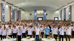 Gubernur ASR Serahkan TPG, THR dan Gaji ke-13 Guru di Sultra, Total Anggaran Capai Rp63 Miliar 9 Gubernur ASR Serahkan TPG, THR dan Gaji ke-13 Guru di Sultra, Total Anggaran Capai Rp63 Miliar