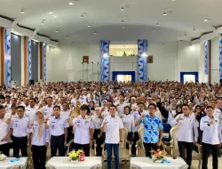 Gubernur ASR Serahkan TPG, THR dan Gaji ke-13 Guru di Sultra, Total Anggaran Capai Rp63 Miliar