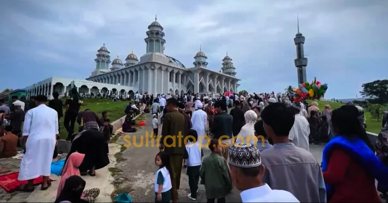 Gubernur Sultra Salat Idulfitri Bersama Ribuan Warga di Masjid Agung Al-Kautsar Kendari 1 Gubernur Sultra Salat Idulfitri Bersama Ribuan Warga di Masjid Agung Al-Kautsar Kendari