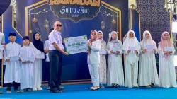 Realisasikan Janji, Gubernur Sultra Serahkan Beasiswa Rp100 Juta untuk 50 Siswa Madrasah Berprestasi