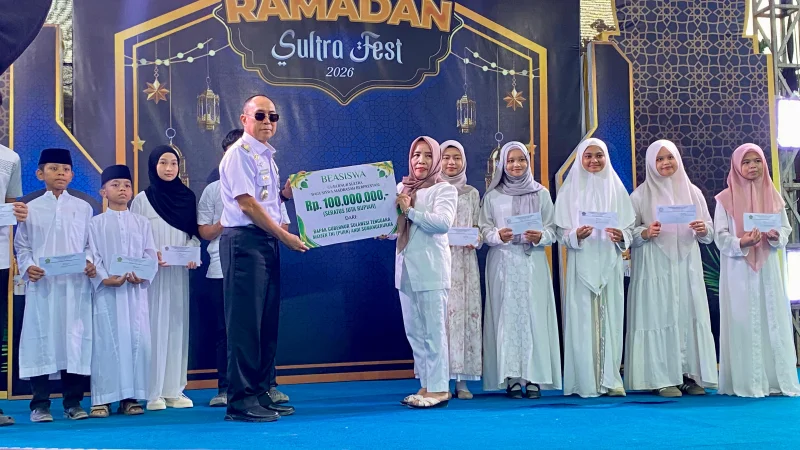 Realisasikan Janji, Gubernur Sultra Serahkan Beasiswa Rp100 Juta untuk 50 Siswa Madrasah Berprestasi 1 Realisasikan Janji, Gubernur Sultra Serahkan Beasiswa Rp100 Juta untuk 50 Siswa Madrasah Berprestasi