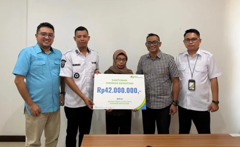Ahli Waris Aparat Desa Laywo Jaya Terima Santunan Kematian BPJS Ketenagakerjaan Rp42 Juta 1 Ahli Waris Aparat Desa Laywo Jaya Terima Santunan Kematian BPJS Ketenagakerjaan Rp42 Juta
