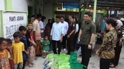 ‎Kejaksaan Muna Hadirkan Dokter Spesialis Kulit untuk Anak Panti Asuhan dalam Baksos Ramadan ‎