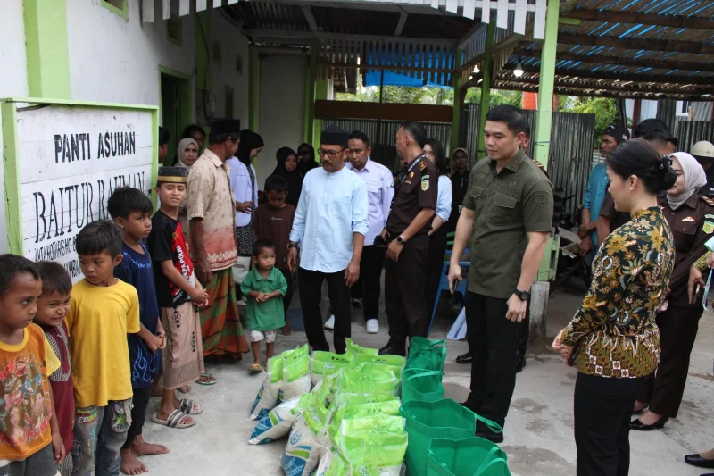 Kejaksaan Muna Hadirkan Dokter Spesialis Kulit untuk Anak Panti Asuhan dalam Baksos Ramadan 1 Kejaksaan Muna Hadirkan Dokter Spesialis Kulit untuk Anak Panti Asuhan dalam Baksos Ramadan 