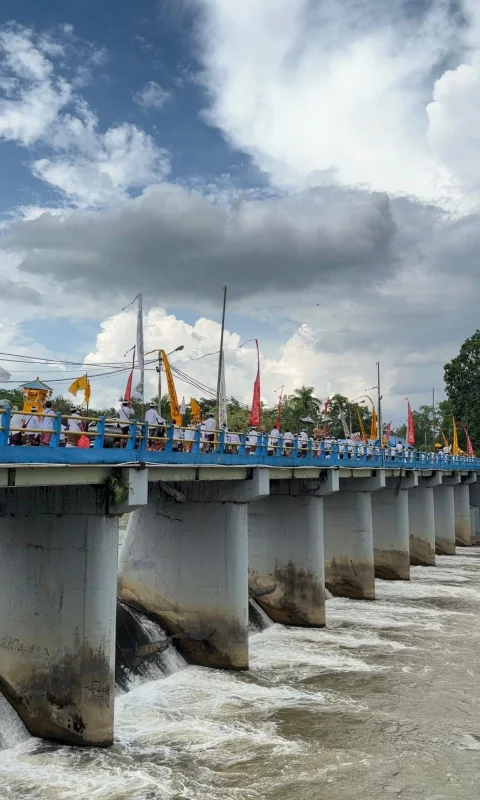 Upacara Melasti Umat Hindu di Konawe Berlangsung Hikmat, Digelar di Bendung Wawotobi 4 Upacara Melasti Umat Hindu di Konawe Berlangsung Hikmat, Digelar di Bendung Wawotobi