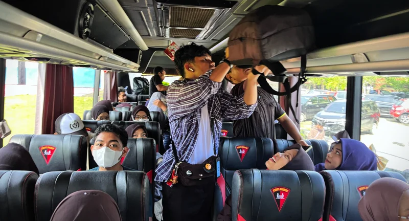 Polda Sultra Berangkatkan 135 Pemudik Gratis Tujuan Muna, Muna Barat, dan Buton Tengah 1 Polda Sultra Berangkatkan 135 Pemudik Gratis Tujuan Muna, Muna Barat, dan Buton Tengah