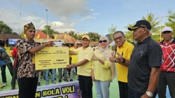 La Ode Darwin Buka Bangkali Cup I di Muna, Sumbang Rp20 Juta dari Kantong Pribadi 14 La Ode Darwin Buka Bangkali Cup I di Muna, Sumbang Rp20 Juta dari Kantong Pribadi