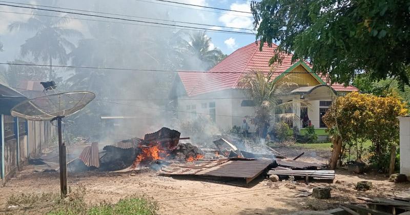 Bukan Kompor, Kebakaran Rumah di Muna Barat Diduga Akibat Korsleting Listrik 1 Bukan Kompor, Kebakaran Rumah di Muna Barat Diduga Akibat Korsleting Listrik