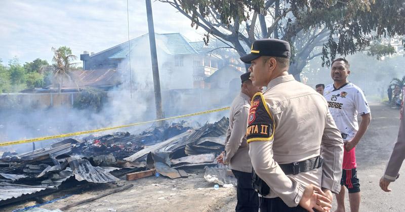 Kebakaran di Pasar Laino Muna, 9 Kios Pakaian Bekas Hangus Dilalap Api