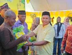 La Ode Darwin Ungkap Asal Usul Keluarga dan Bagi 500 Paket Sembako di Duruka Muna